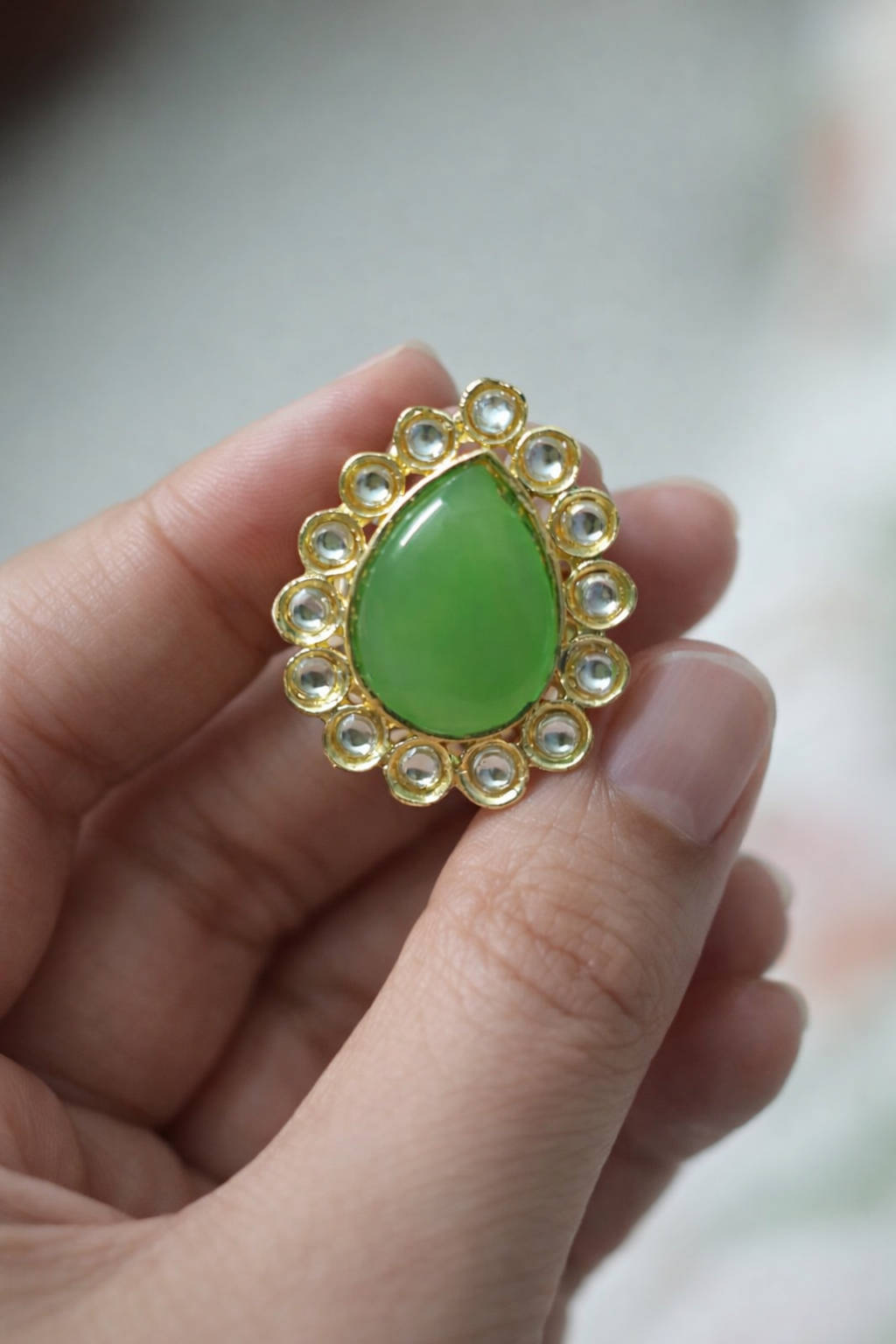 Light green teardrop adjustable ring